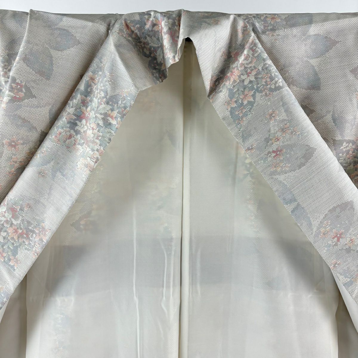 【美品】 大島紬織 身長156cm 袖長65.5cm M 雙層 名匠たかし 證書附帶 草花紋紋 灰白 純蠶絲 逸品級