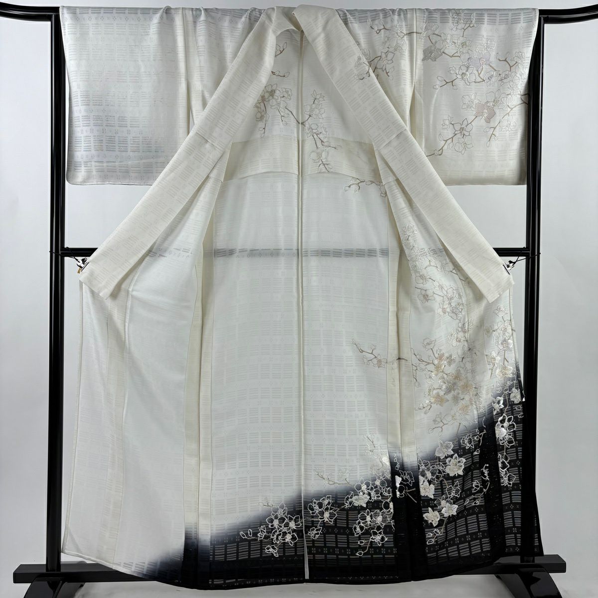 【美品】訪問服 身長160.5cm 袖長66cm M 薄物 枝花刺繡 染分 乳白色 純蠶絲 逸品級