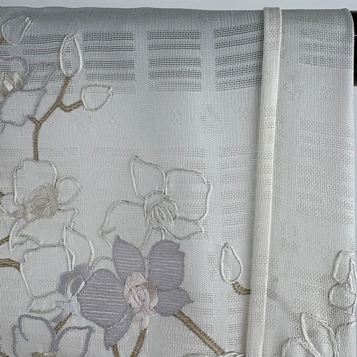 【美品】訪問服 身長160.5cm 袖長66cm M 薄物 枝花刺繡 染分 乳白色 純蠶絲 逸品級