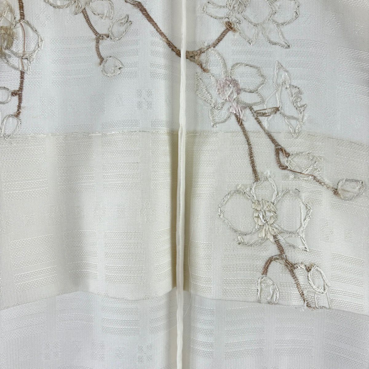 【美品】訪問服 身長160.5cm 袖長66cm M 薄物 枝花刺繡 染分 乳白色 純蠶絲 逸品級