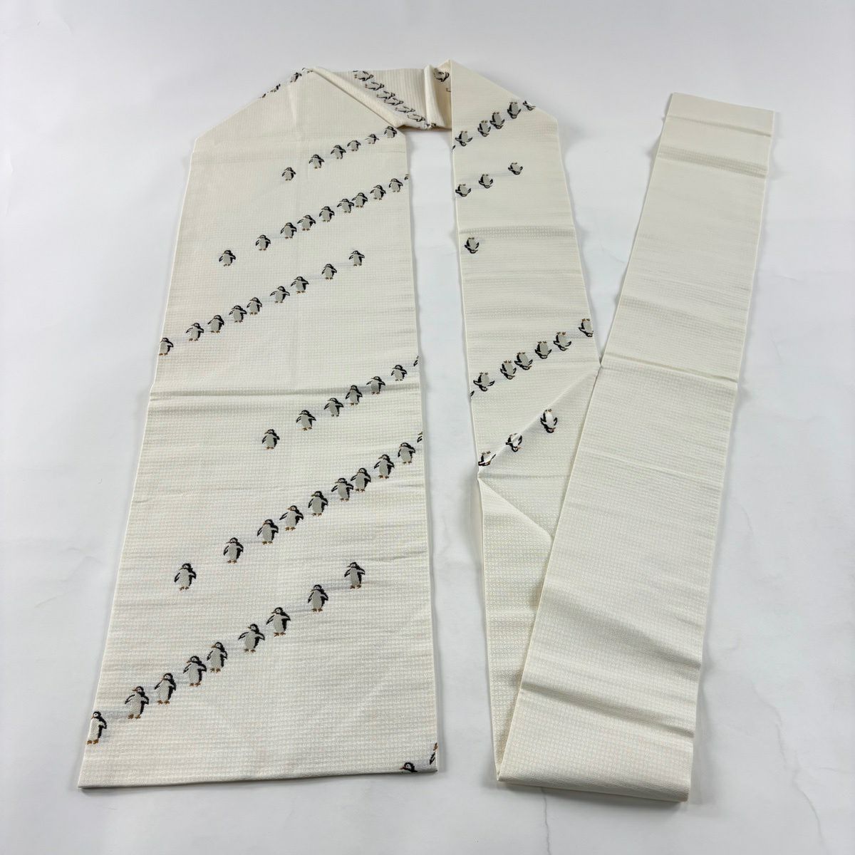 【美品】名古屋帶 逸品級 企鵝刺繡 白色 純蠶絲