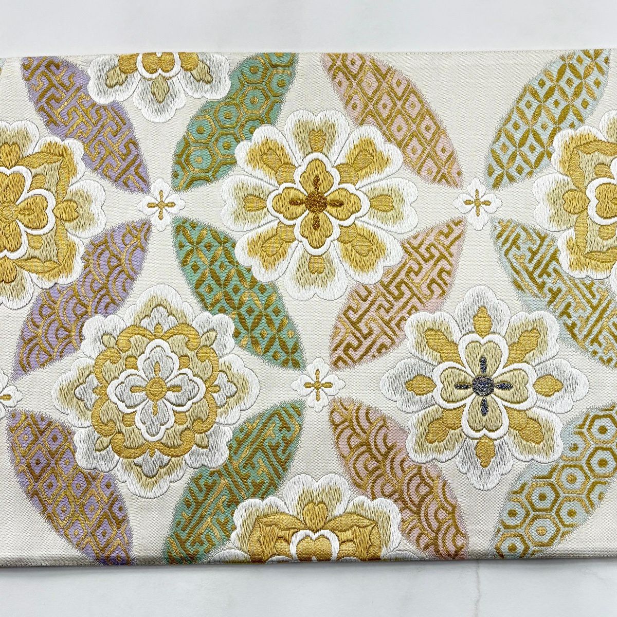 【美品】 袋帶 逸品級 紹巴 華紋 有職紋樣 本金金箔 金銀線 奶油 六通 純蠶絲
