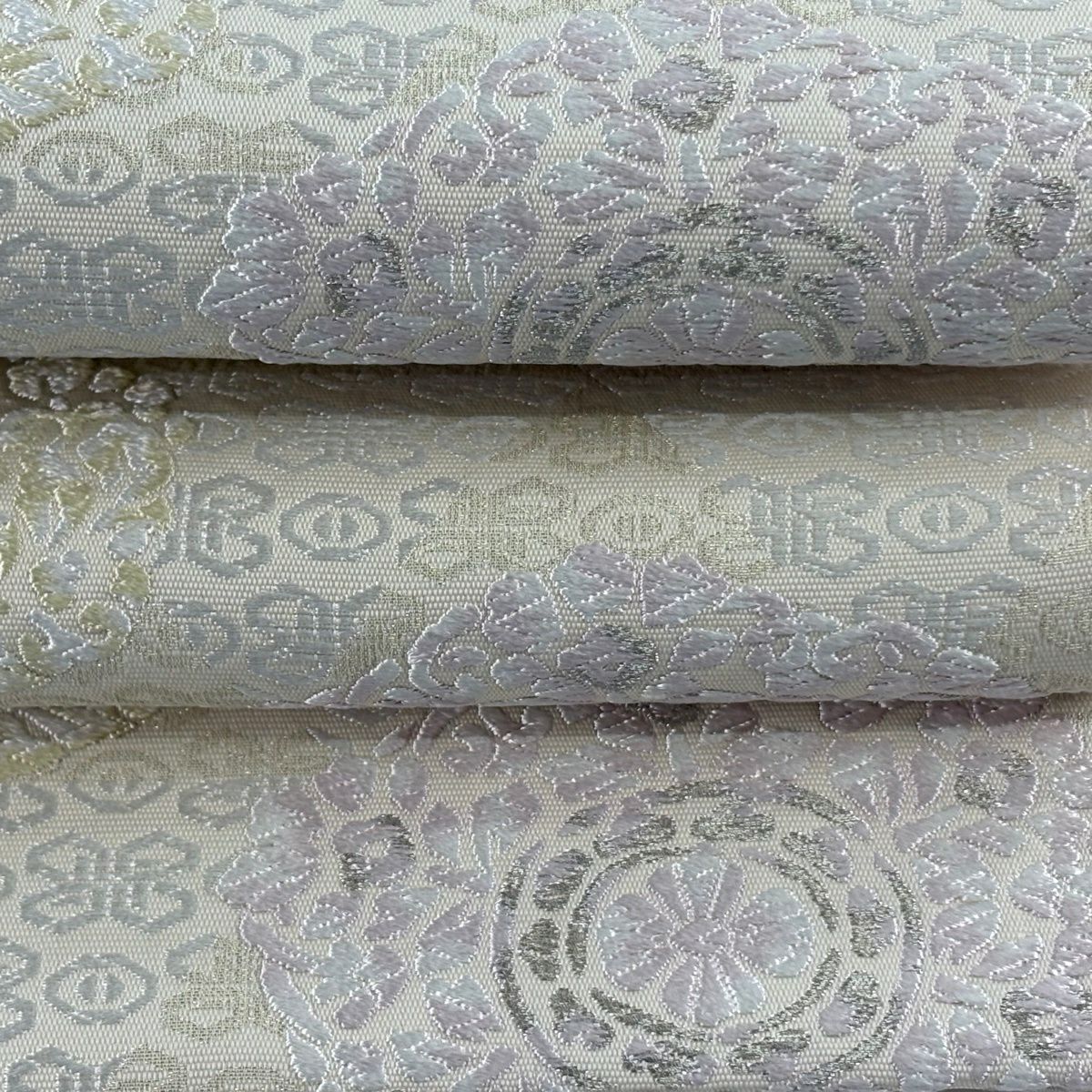 【美品】 袋帶 逸品級 華紋 鱗文 唐織 金銀絲 米色 六通 純蠶絲
