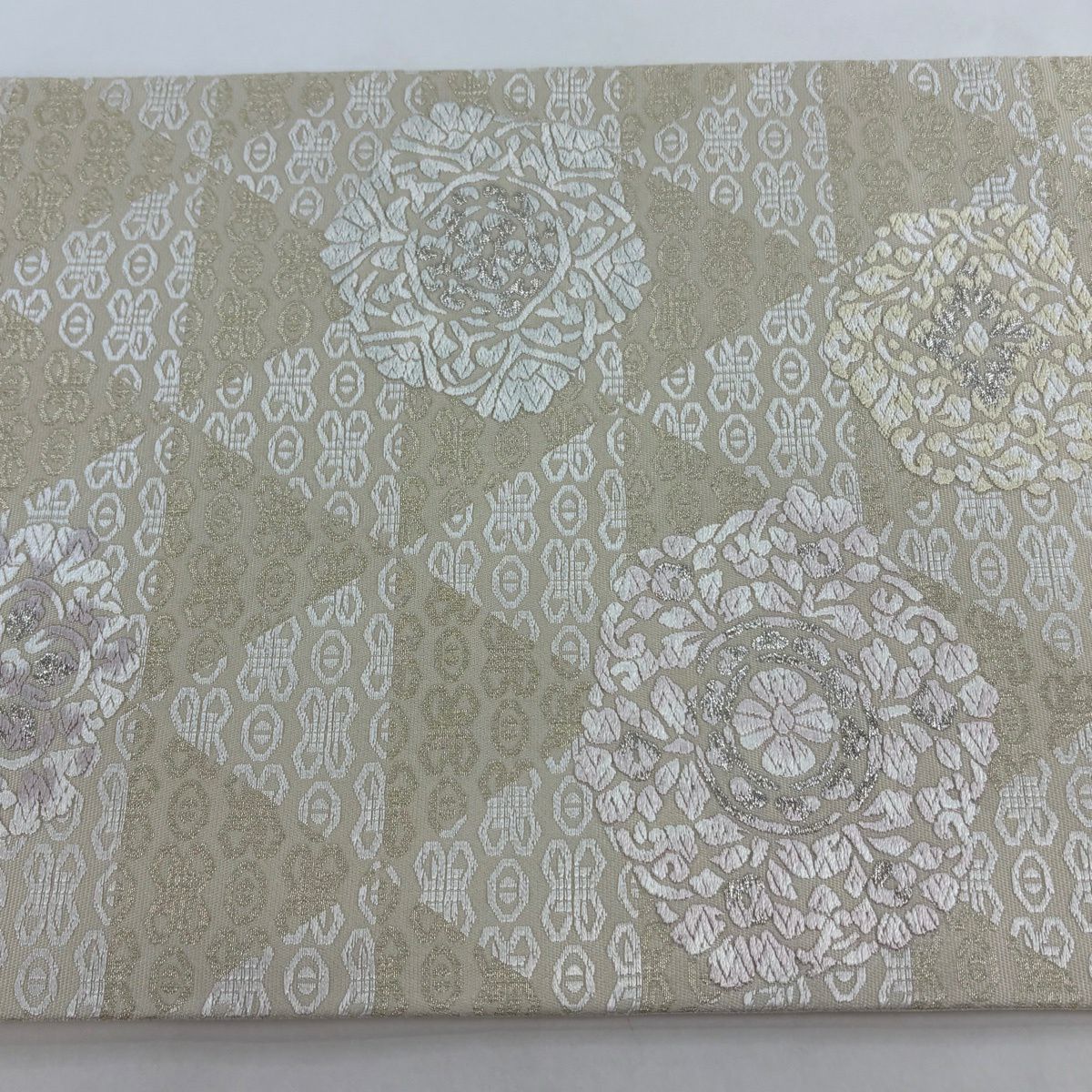 【美品】 袋帶 逸品級 華紋 鱗文 唐織 金銀絲 米色 六通 純蠶絲