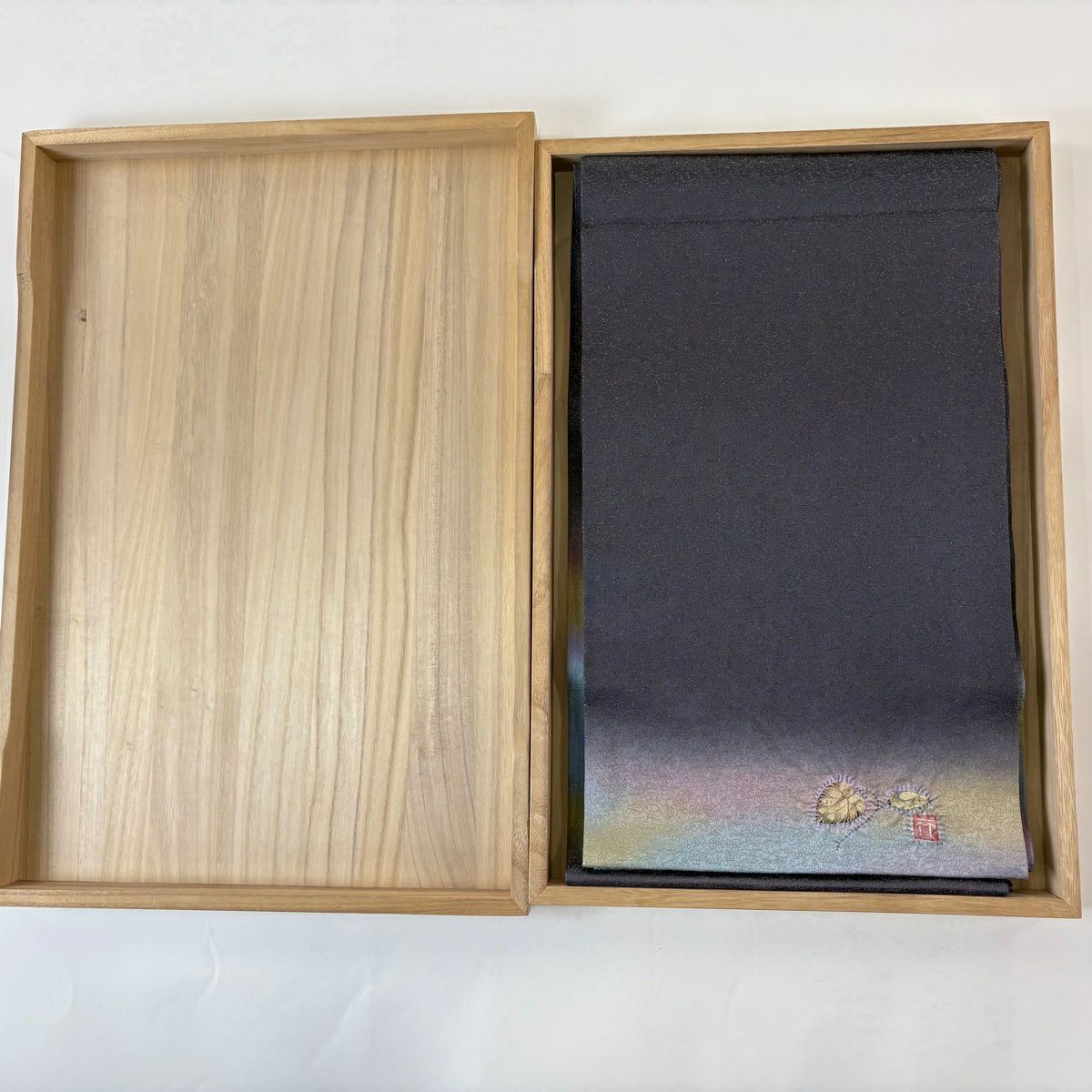 【美品】 袋帶 逸品級 久保田一竹子工房 落款あり 共箱付き 霞 草花紋 金通し ぼかし 灰紫 お太鼓柄 純蠶絲