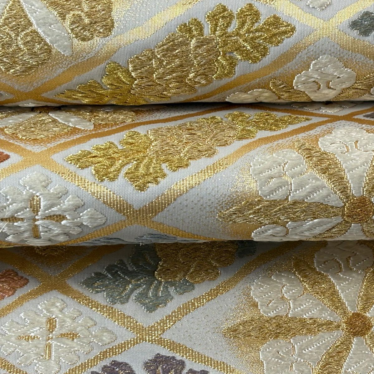 袋帶 逸品級 附有落款 共箱 篠谷宗兵衛 華紋 草花紋 唐織 金絲 灰色 六通 純蠶絲
