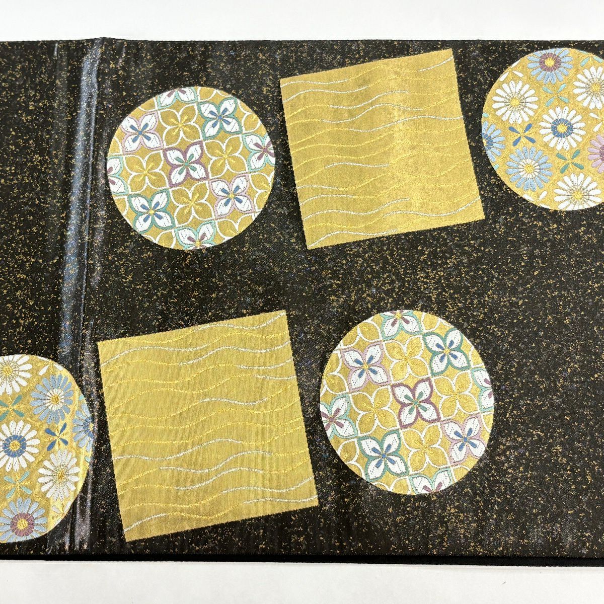 【美品】 袋帶 逸品級 長嶋成織物 落款あり 瀞金錦 草花紋紋 よろけ縞 刺繡 本金金箔 黑灰 お太鼓柄 純蠶絲
