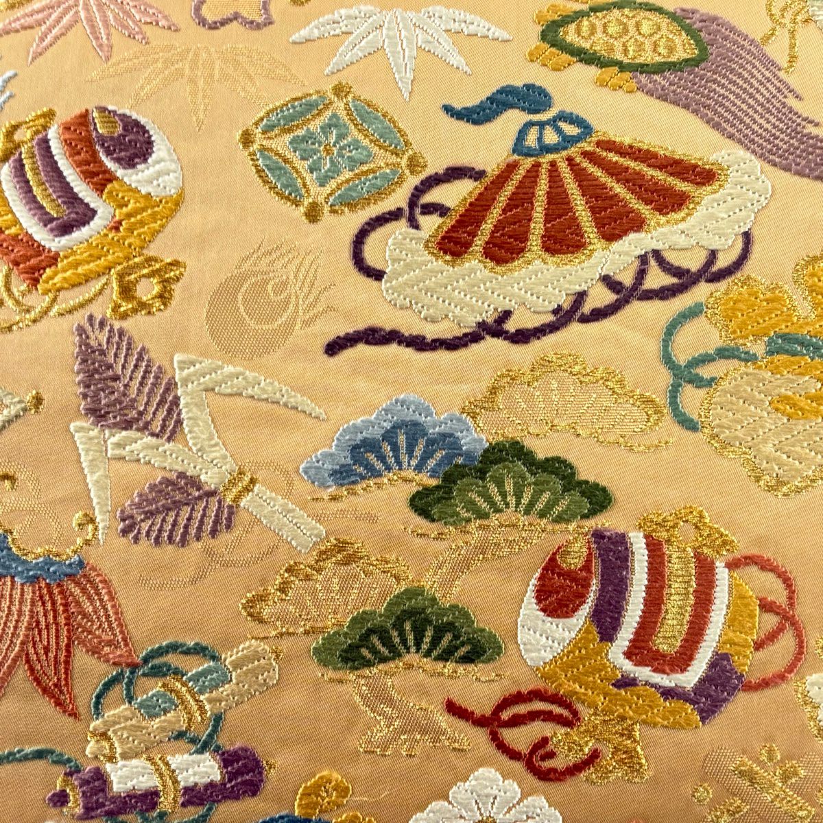 【美品】 袋帶 逸品級 寶盡くし 松樹竹子梅花 唐織 金絲 淡黃土色 六通 純蠶絲
