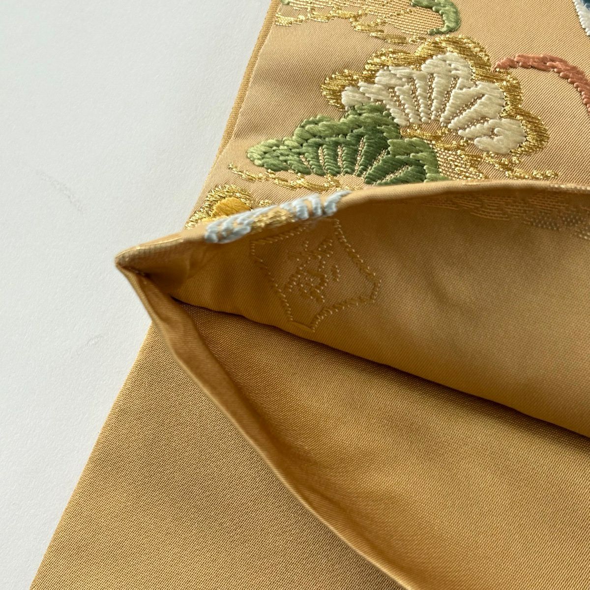 【美品】 袋帶 逸品級 寶盡くし 松樹竹子梅花 唐織 金絲 淡黃土色 六通 純蠶絲
