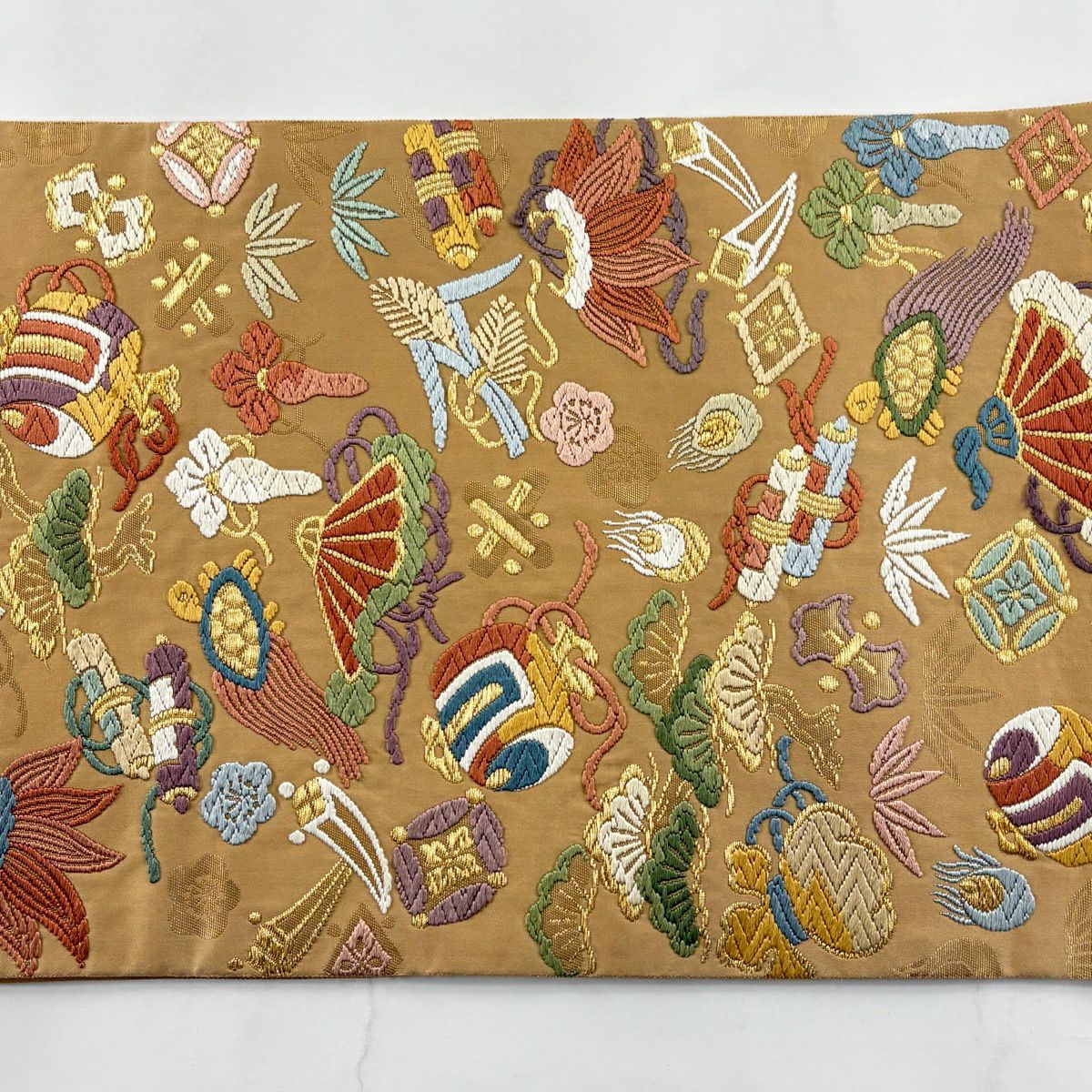 【美品】 袋帶 逸品級 寶盡くし 松樹竹子梅花 唐織 金絲 淡黃土色 六通 純蠶絲