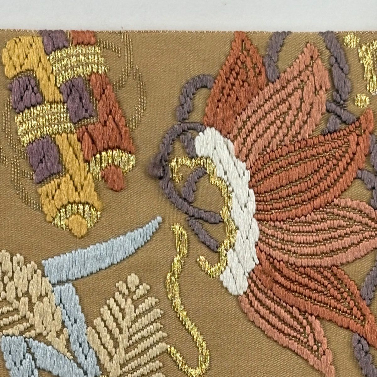 【美品】 袋帶 逸品級 寶盡くし 松樹竹子梅花 唐織 金絲 淡黃土色 六通 純蠶絲