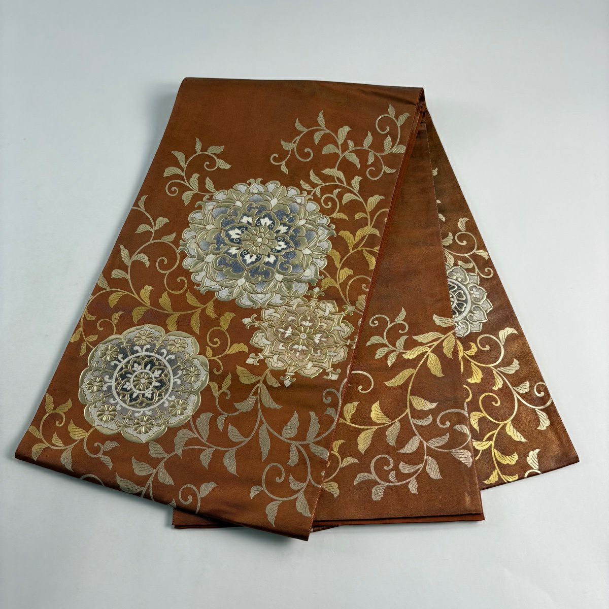 【美品】 袋帶 逸品級 和田光正 落款 華紋 唐草紋 金彩裝飾 紅茶 お太鼓圖案 純蠶絲