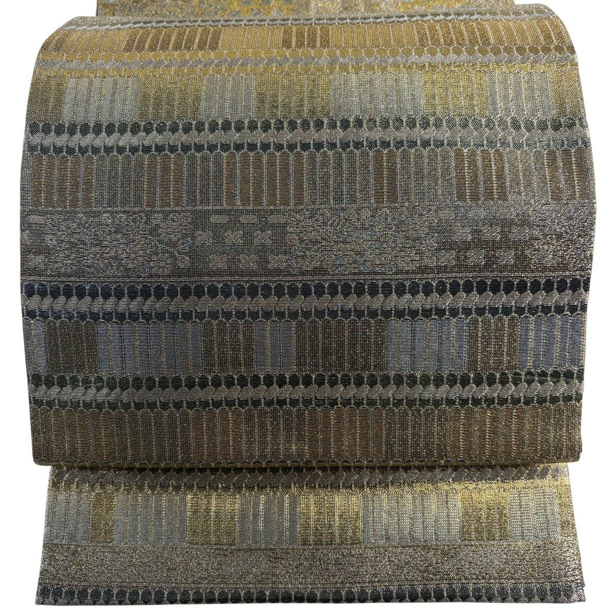 【美品】 袋帶 逸品級 佐波理 落款 佐波理綴 甲冑定 草花紋紋 金銀彩 金茶色 お太鼓柄 純蠶絲