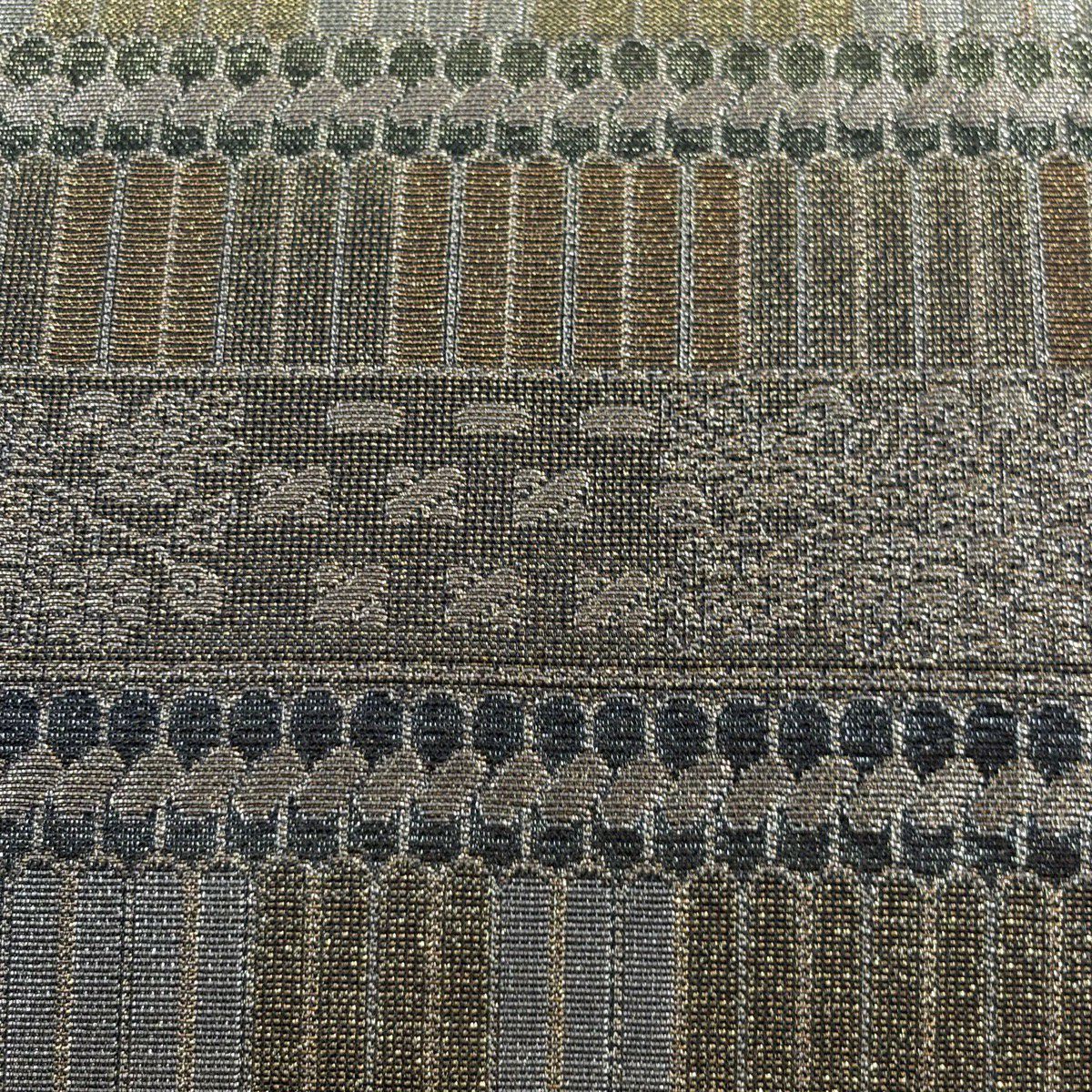 【美品】 袋帶 逸品級 佐波理 落款 佐波理綴 甲冑定 草花紋紋 金銀彩 金茶色 お太鼓柄 純蠶絲