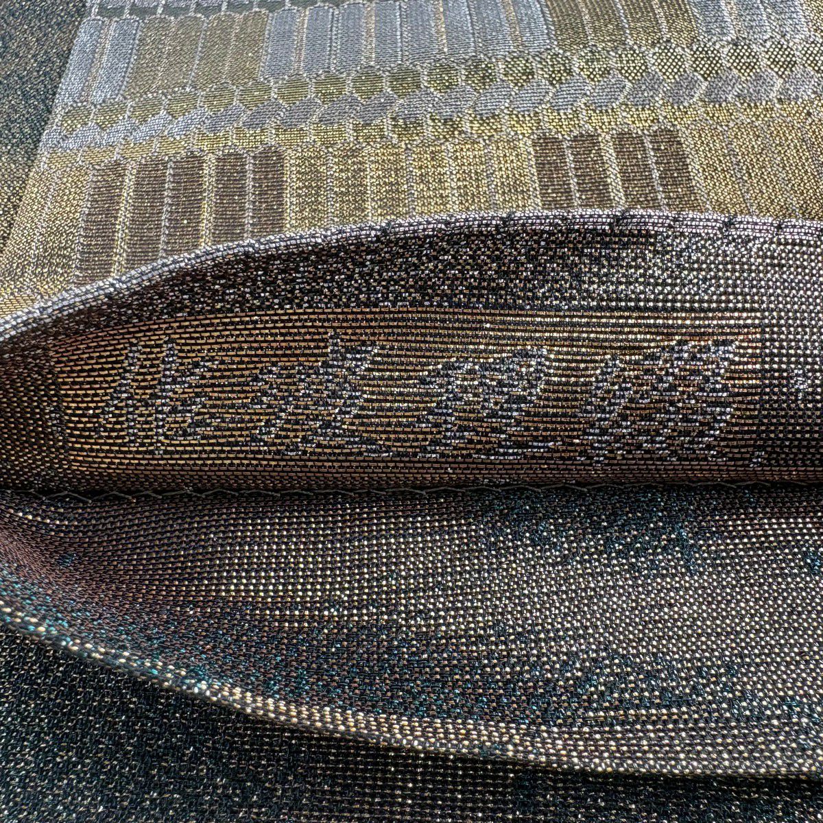 【美品】 袋帶 逸品級 佐波理 落款 佐波理綴 甲冑定 草花紋紋 金銀彩 金茶色 お太鼓柄 純蠶絲