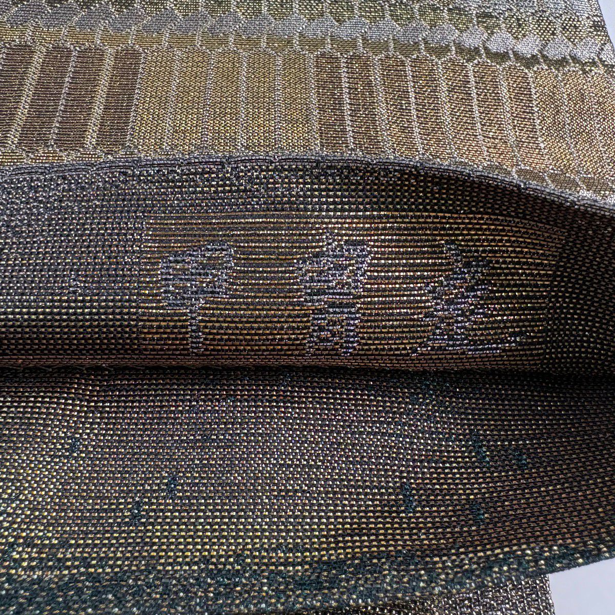 【美品】 袋帶 逸品級 佐波理 落款 佐波理綴 甲冑定 草花紋紋 金銀彩 金茶色 お太鼓柄 純蠶絲