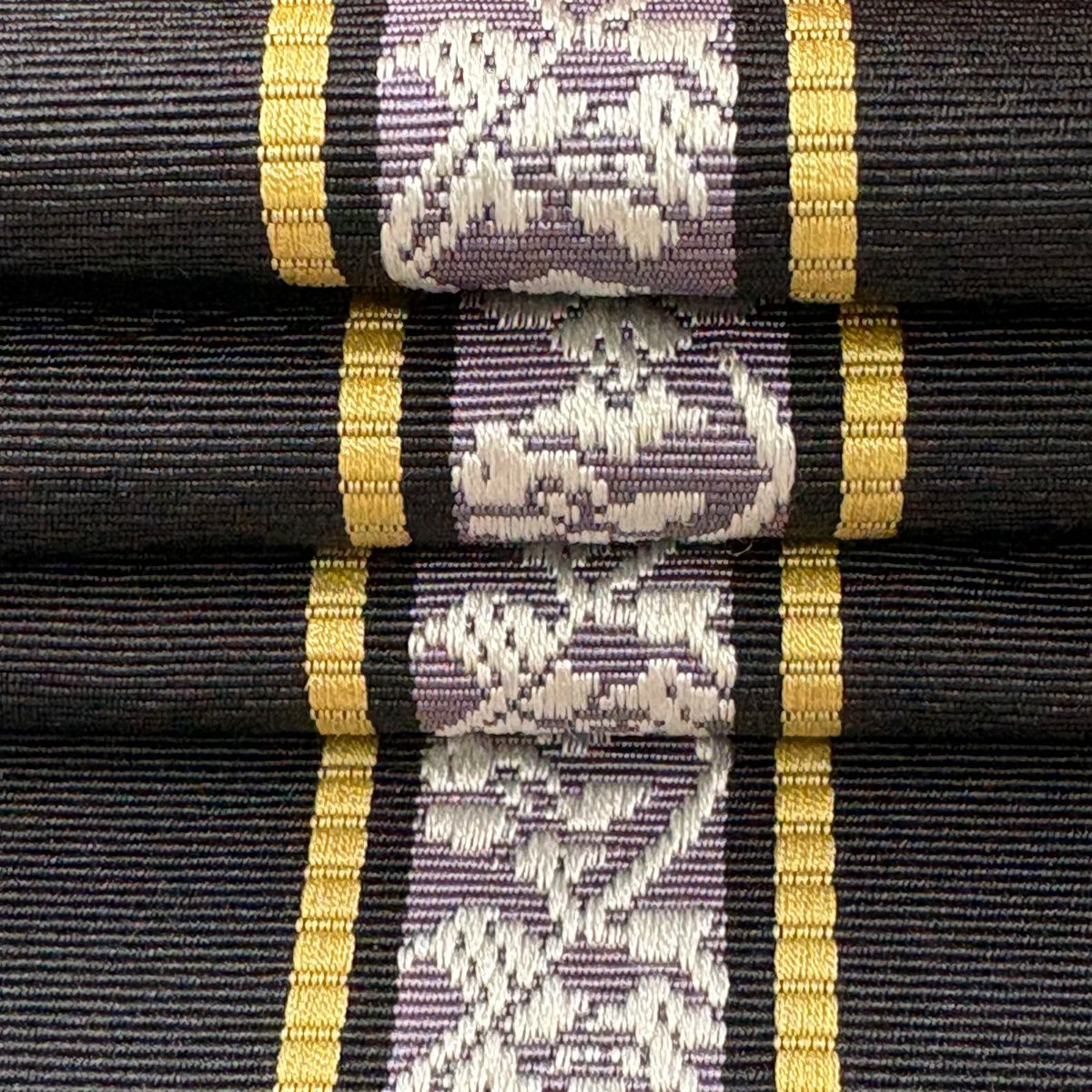 【美品】名古屋帶 逸品級 證書齊全 八寸名古屋帶 松樹葉仕立 縞紋 獨鈷 本場筑前博多織 黑色 純蠶絲