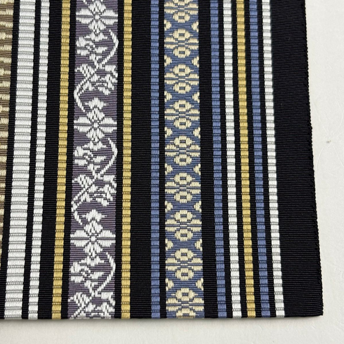 【美品】名古屋帶 逸品級 證書齊全 八寸名古屋帶 松樹葉仕立 縞紋 獨鈷 本場筑前博多織 黑色 純蠶絲