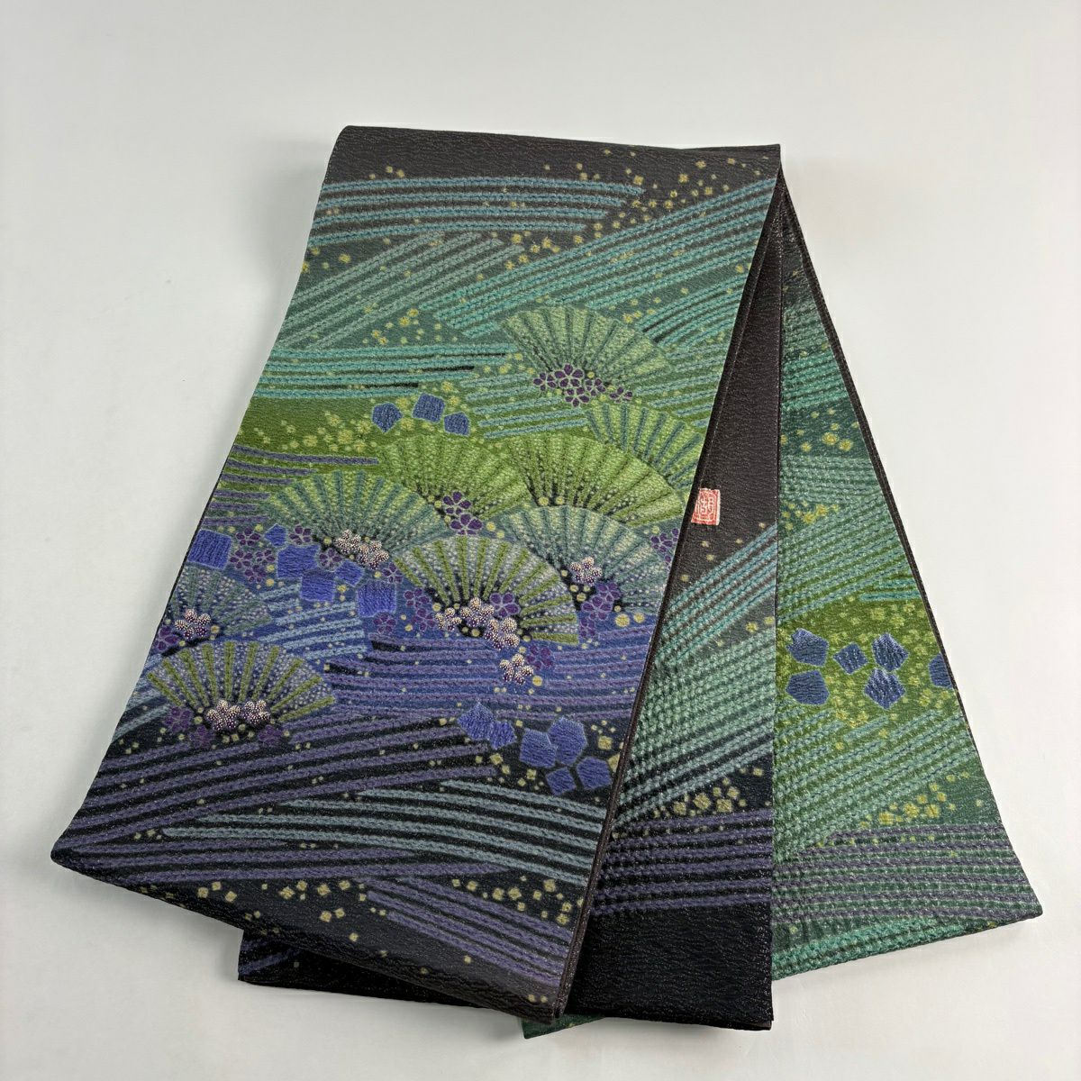 【美品】 袋帶 逸品級 滝泰 落款 草花紋 霞 金絲 染分 墨 黑色 お太鼓圖案 純蠶絲