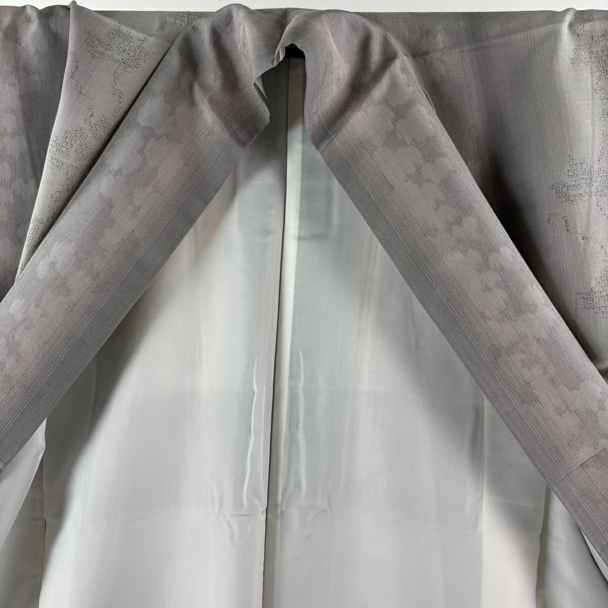 【美品】結城紬織 身長154.5cm 袖長64cm M 雙層 はたおり娘 やまと 證書あり 葉紋 剪影 灰紫 純蠶絲 逸品級