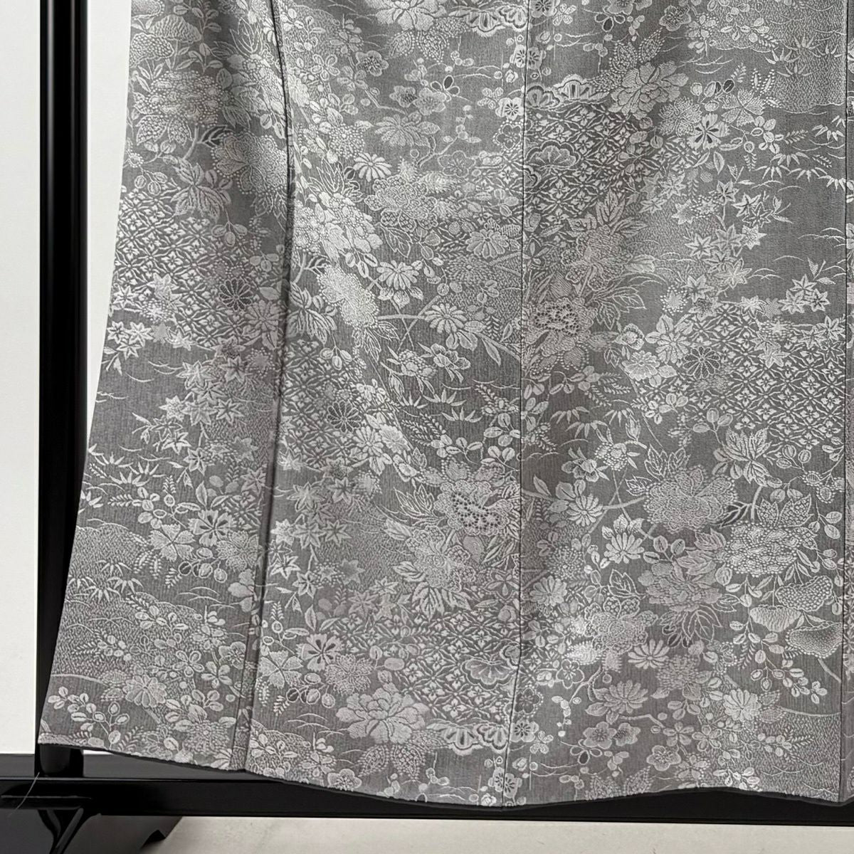 【美品】 小紋 身長157.5cm 袖長64cm M 雙層 山岡古都 墨染 牡丹 草花紋紋意匠 灰色 純蠶絲 逸品級