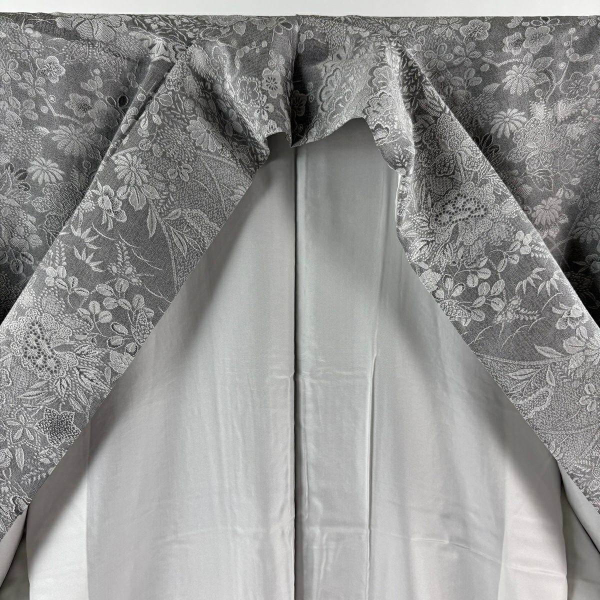 【美品】 小紋 身長157.5cm 袖長64cm M 雙層 山岡古都 墨染 牡丹 草花紋紋意匠 灰色 純蠶絲 逸品級