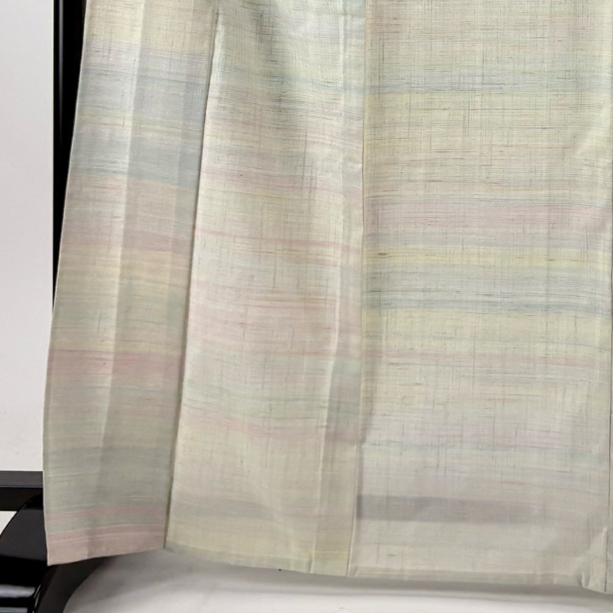 【美品】 紬織 身長167.5cm 袖長66cm M 單層 草木紅染紬織 落款あり 證書あり 橫條 薄綠 純蠶絲 逸品級