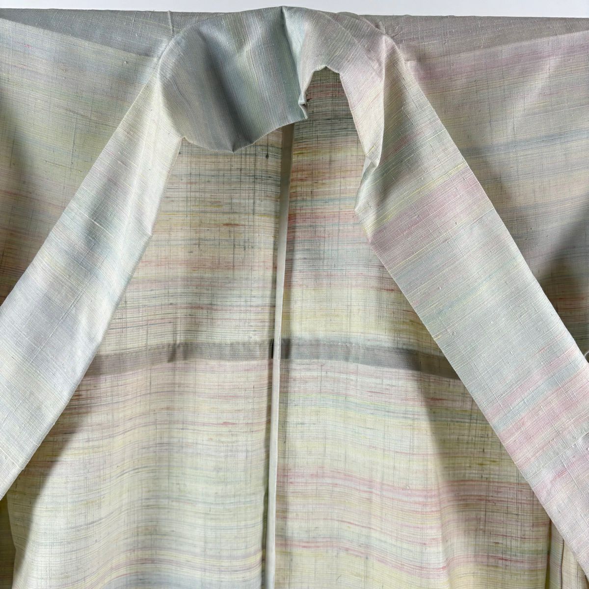 【美品】 紬織 身長167.5cm 袖長66cm M 單層 草木紅染紬織 落款あり 證書あり 橫條 薄綠 純蠶絲 逸品級