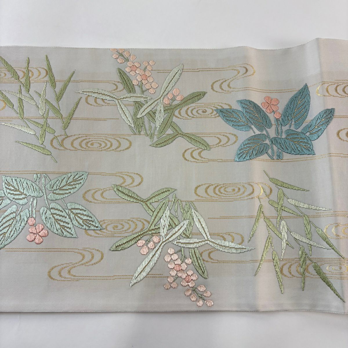 袋帶 逸品級 附有落款 山口成三郎謹織 白鷺水邊的草花紋紋 金金箔 淺綠色 大鼓圖案 純蠶絲