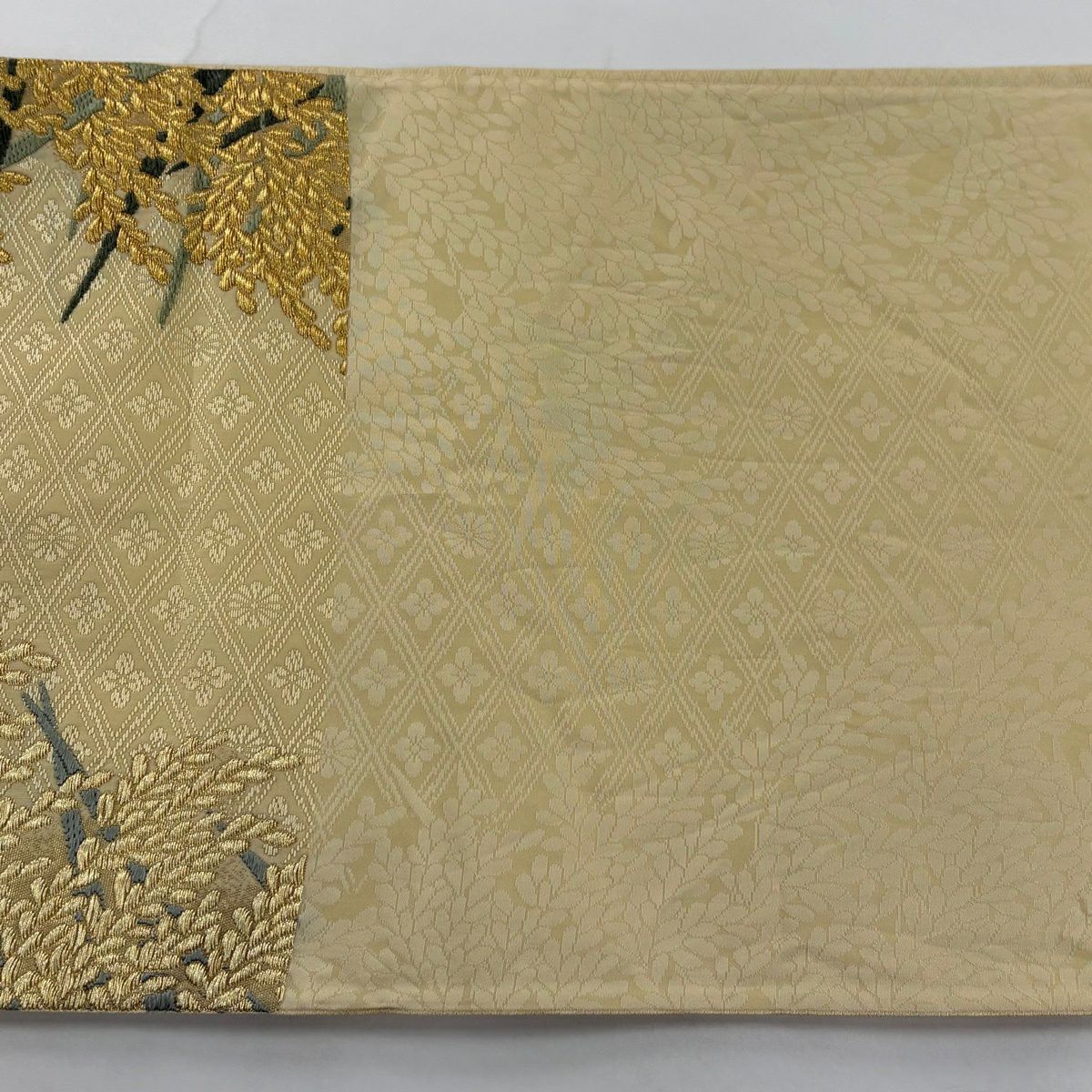【美品】 袋帶 逸品級 山口美術織物 落款あり 菱地豐饒紋 金絲 淺黃 六通 純蠶絲