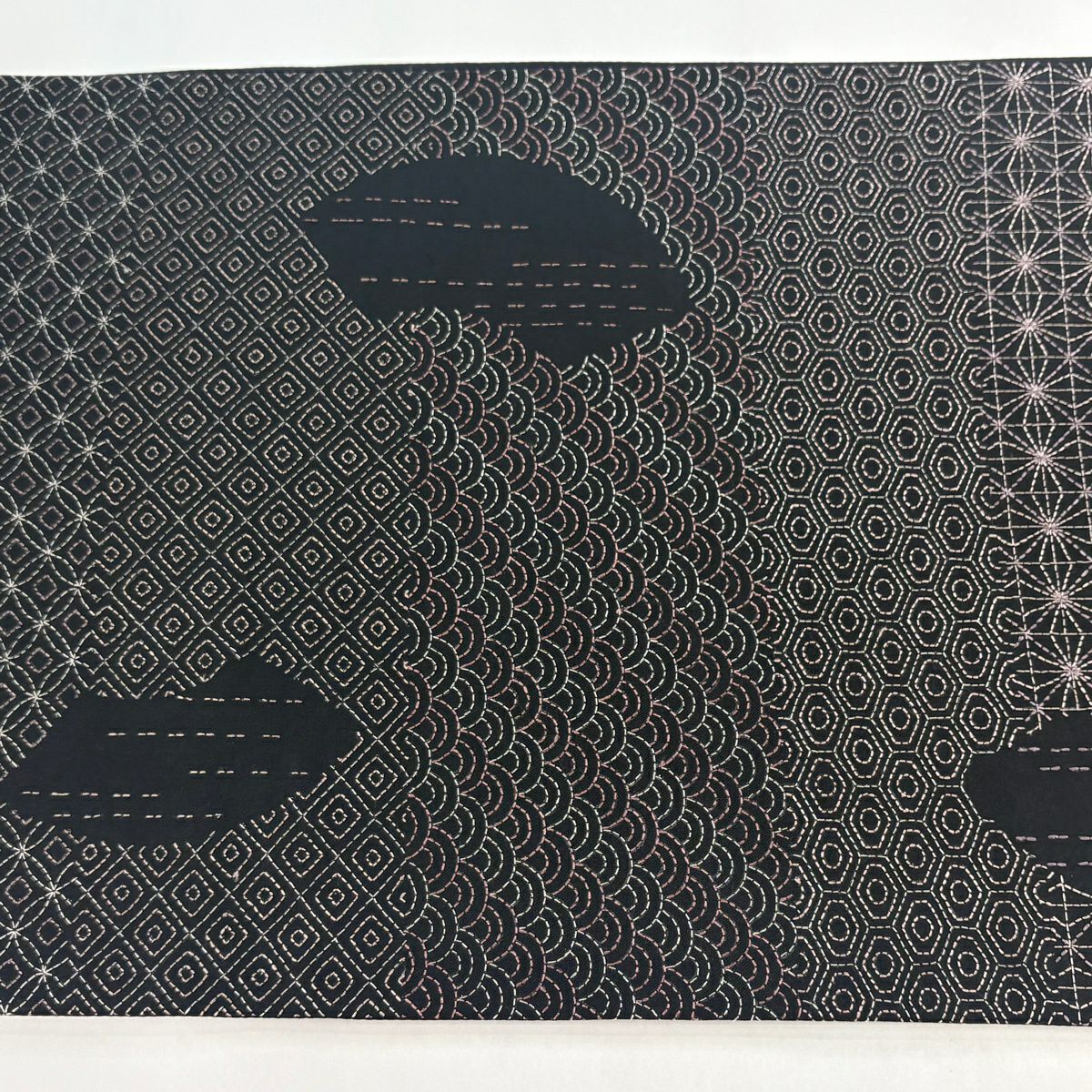 【美品】 袋帶 逸品級 ますいわ屋 紬織織 扇子面 有職紋樣 刺繡 墨 黑色 お太鼓柄 純蠶絲