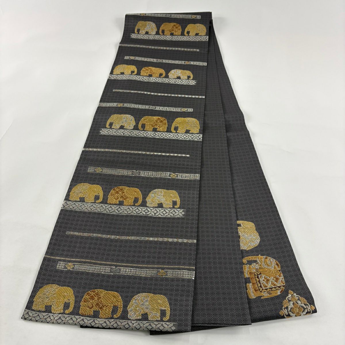 【美品】 袋帶 逸品級 三眠蠶絲 象 七寶紋 金銀彩 灰 深藍柄 純蠶絲
