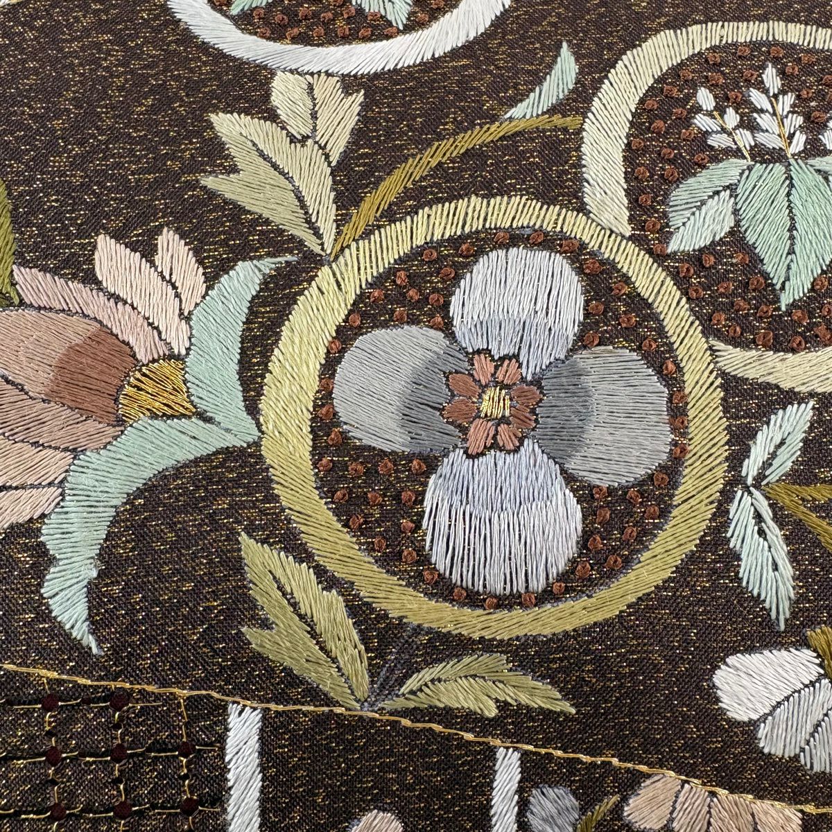 【美品】 袋帶 逸品級 草花紋紋 幾何學刺繡 金線 茶 六通 純蠶絲