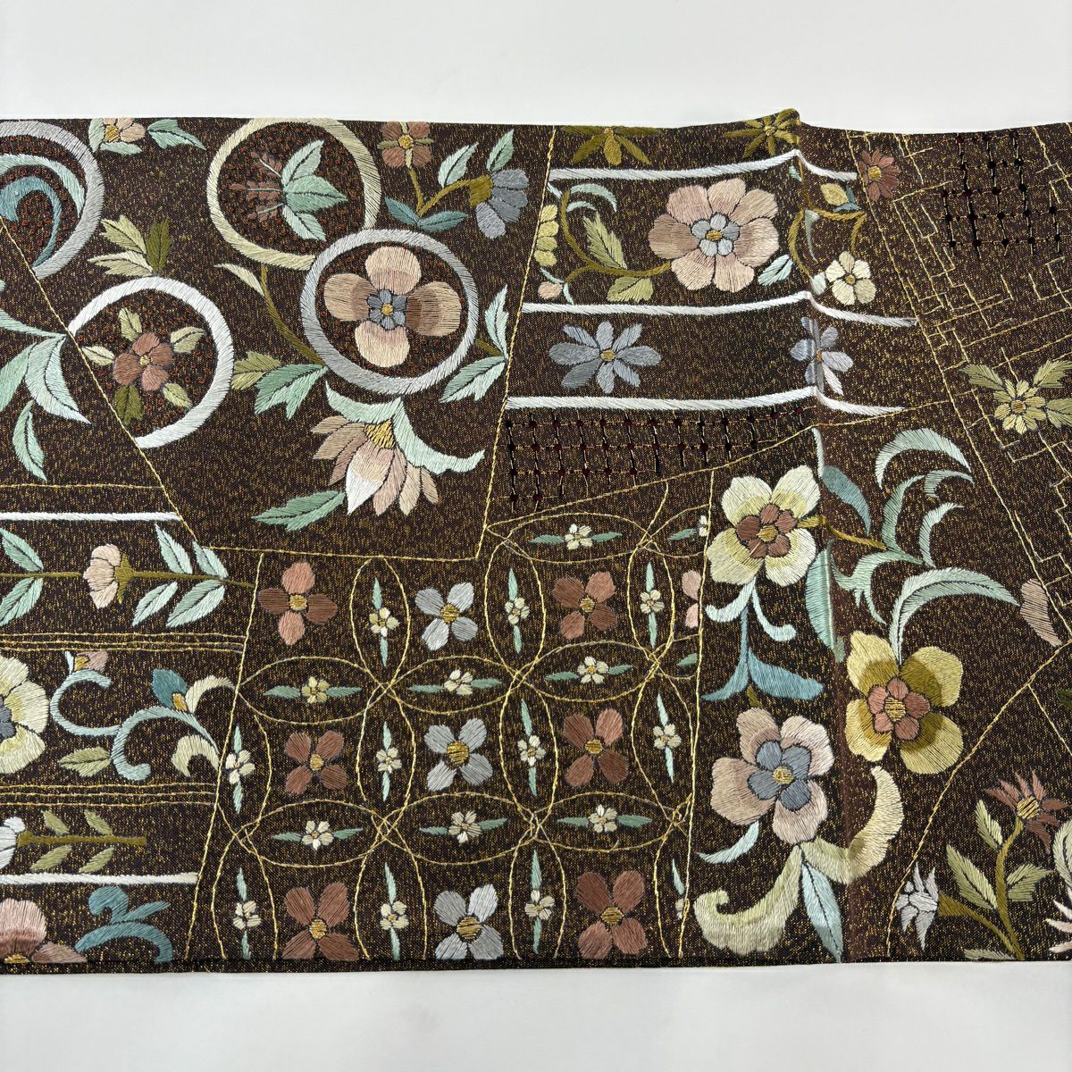 【美品】 袋帶 逸品級 草花紋紋 幾何學刺繡 金線 茶 六通 純蠶絲