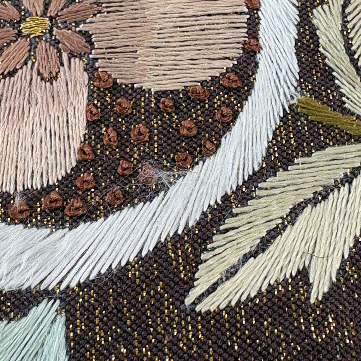【美品】 袋帶 逸品級 草花紋紋 幾何學刺繡 金線 茶 六通 純蠶絲