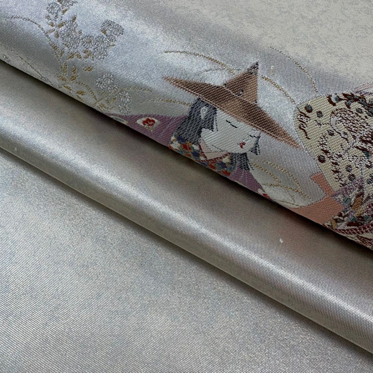 【美品】 袋帶 逸品級 長嶋成織物 落款あり 瀞銀錦 由水十久 童 草花紋紋 金金箔 銀 お太鼓柄 純蠶絲