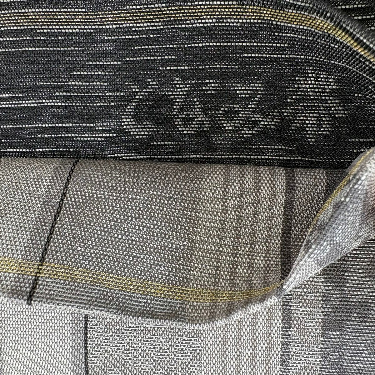【美品】 袋帶 逸品級 となみ織物 落款あり 草花紋紋 縞 金金箔 灰色 全通 純蠶絲