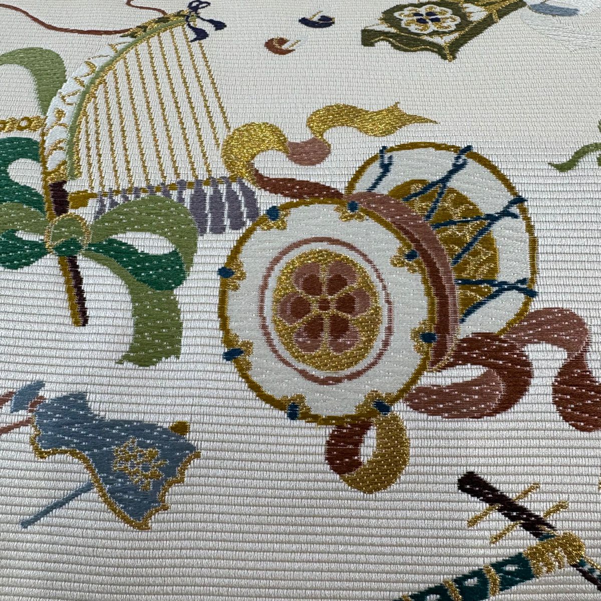 【美品】 袋帶 逸品級 和樂器 刺繡 金絲 米色 六通 純蠶絲