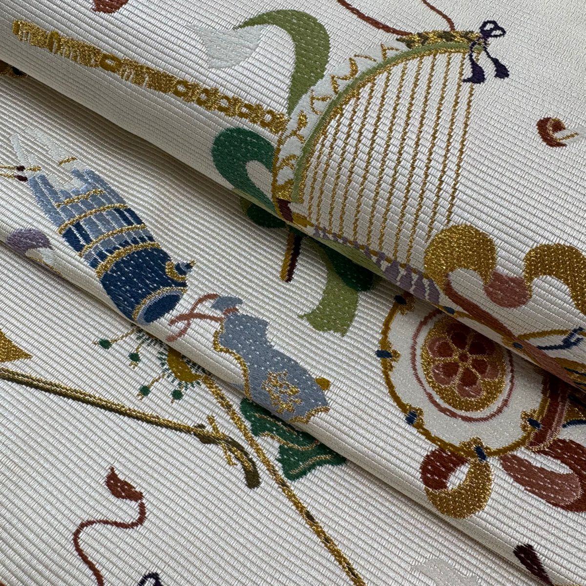 【美品】 袋帶 逸品級 和樂器 刺繡 金絲 米色 六通 純蠶絲