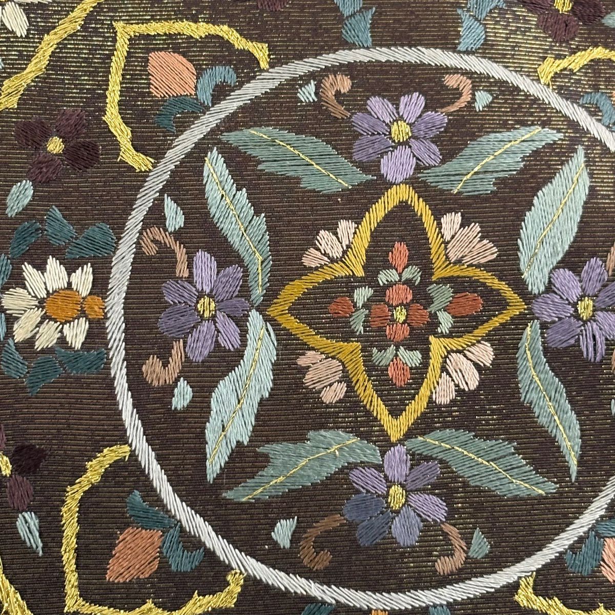 【美品】 袋帶 逸品級 草花紋紋 花菱 金糸刺繡 茶 六通 純蠶絲