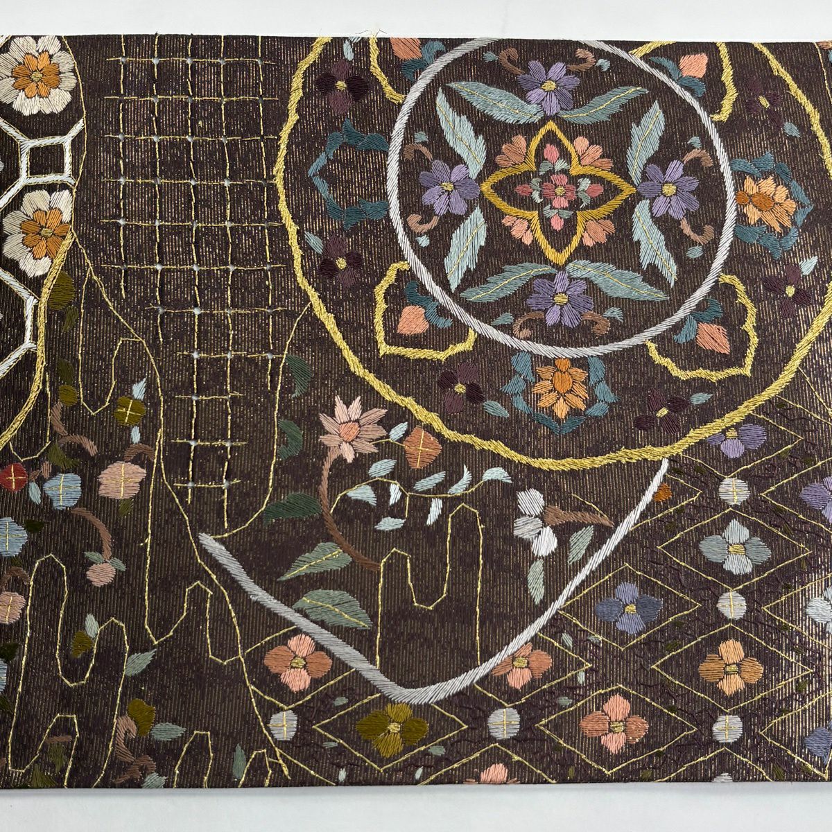 【美品】 袋帶 逸品級 草花紋紋 花菱 金糸刺繡 茶 六通 純蠶絲