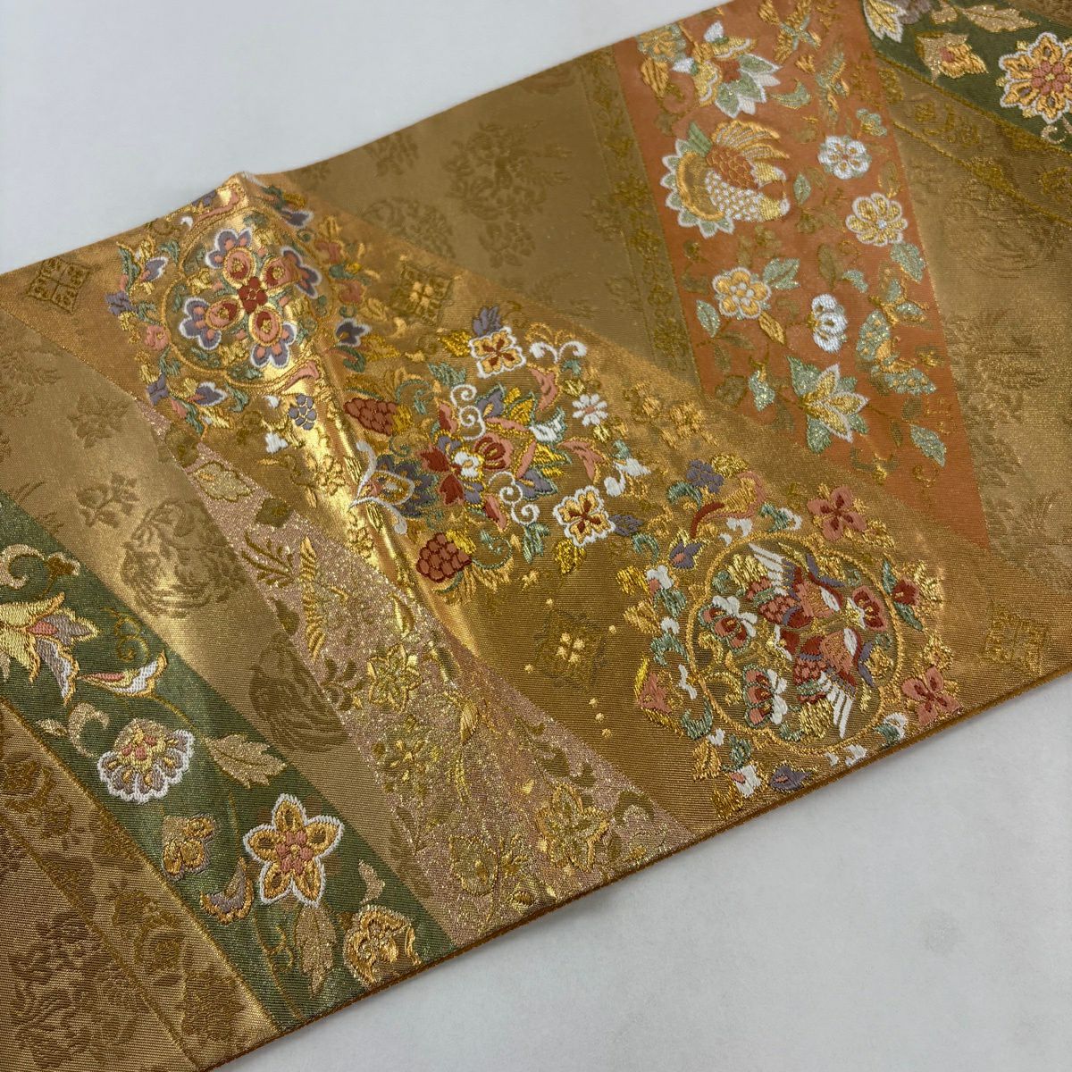 【美品】 袋帶 秀品級 向鳥 華紋 金金箔 唐織 金 六通 純蠶絲