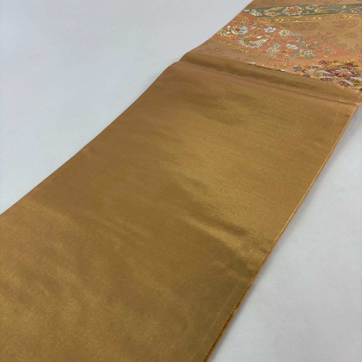 【美品】 袋帶 秀品級 向鳥 華紋 金金箔 唐織 金 六通 純蠶絲