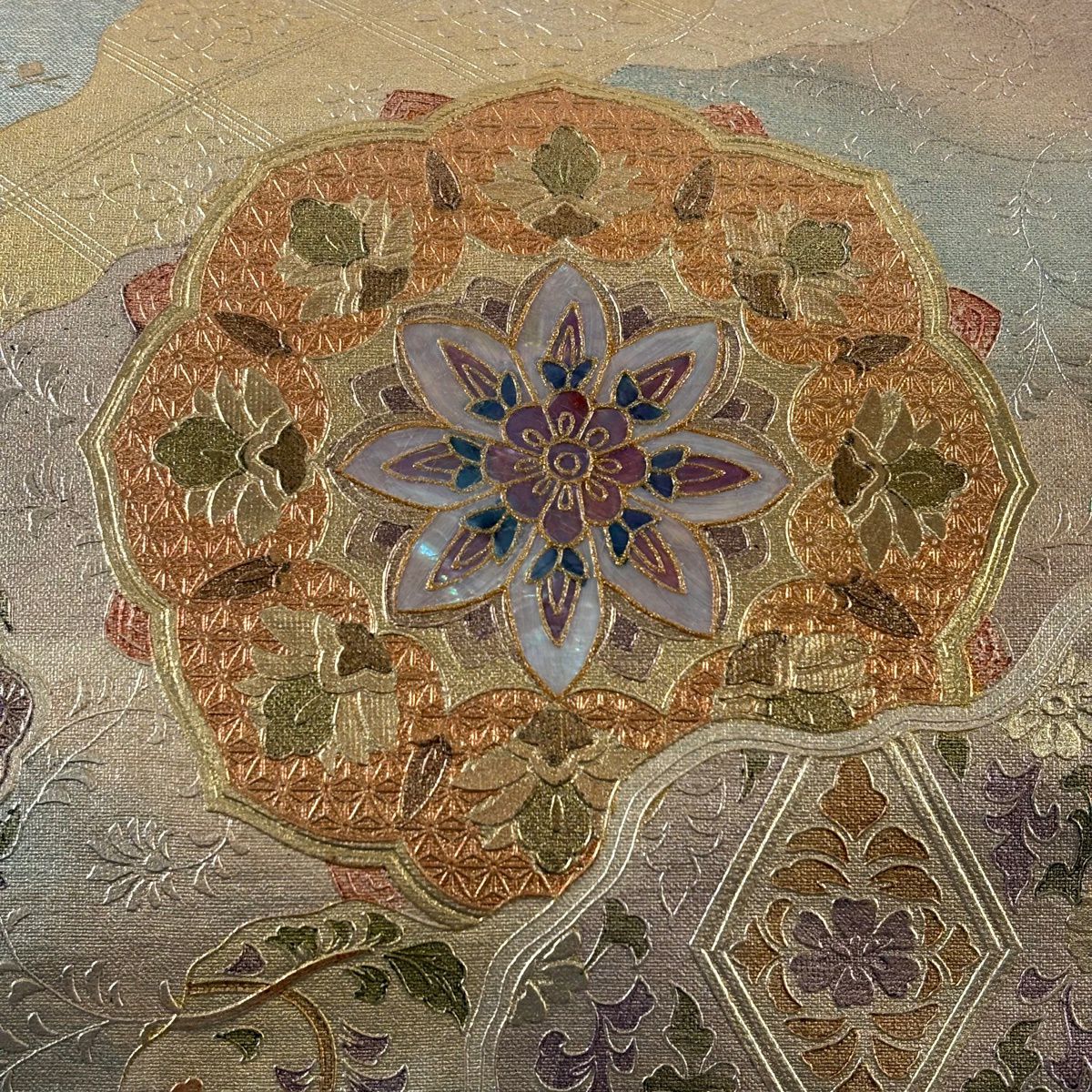 【美品】 袋帶 秀品級 華紋 花菱 螺鈿 刺繡 灰綠 お太鼓柄 純蠶絲