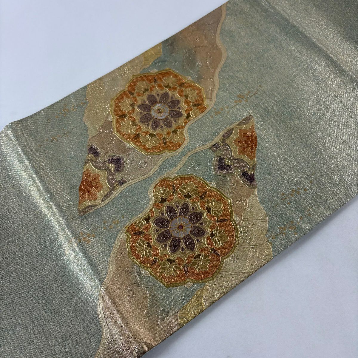 【美品】 袋帶 秀品級 華紋 花菱 螺鈿 刺繡 灰綠 お太鼓柄 純蠶絲