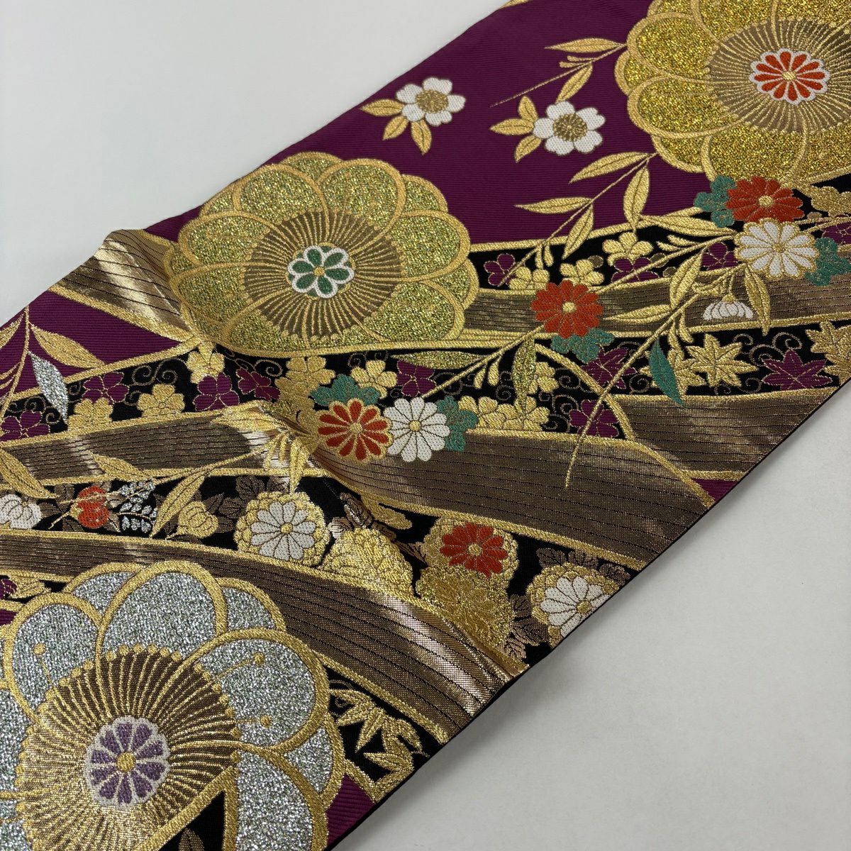 【美品】 袋帶 秀品級 草花紋紋 花唐草紋 金金箔 唐織 紫 六通 純蠶絲