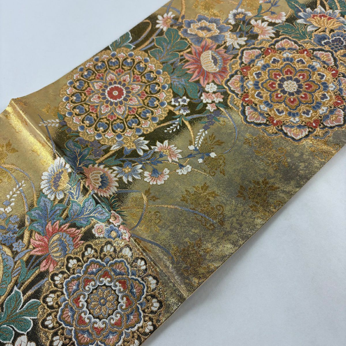 【美品】 袋帶 秀品級 華紋 草花紋 唐織 金金箔 金色 六通 純蠶絲