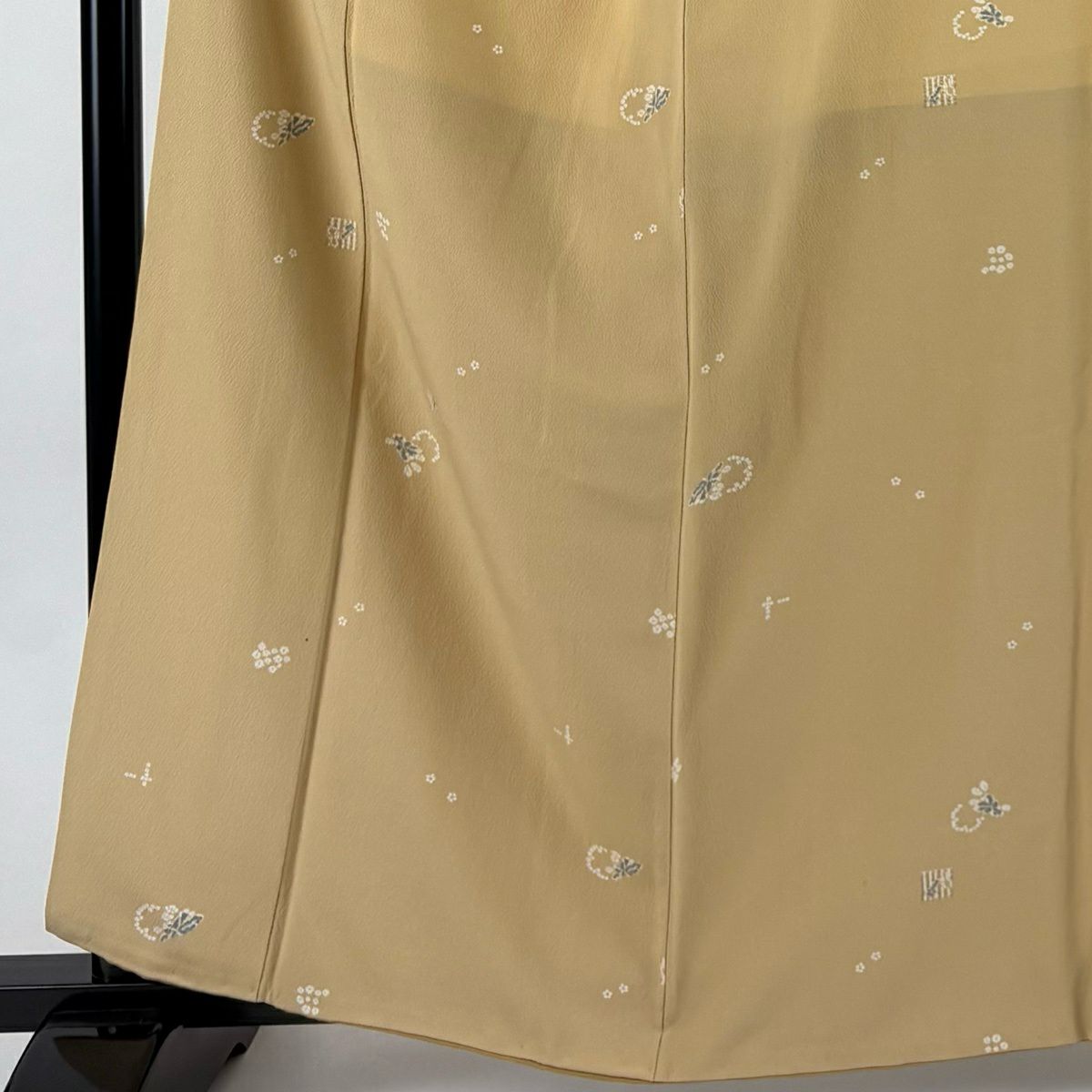 【美品】 小紋 身長160cm 袖長64.5cm M 雙層 ますいわ屋 草花紋紋 米色 純蠶絲 優品級