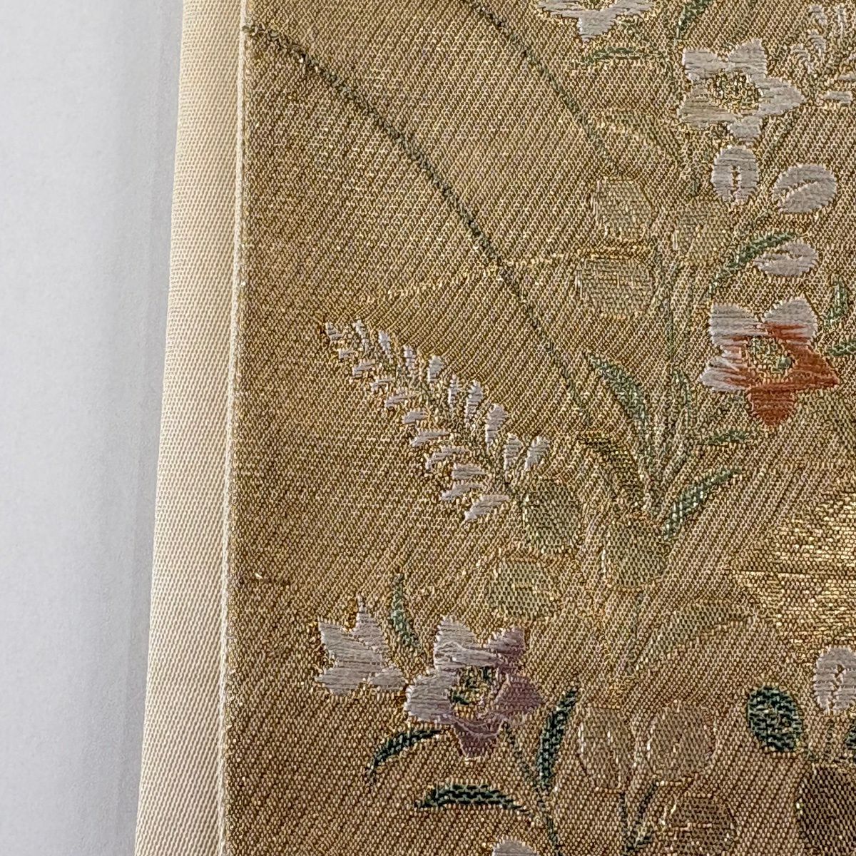 【美品】 袋帶 秀品級 花紀行 御所車 草花紋 金糸 金金箔 金色 六通 純蠶絲