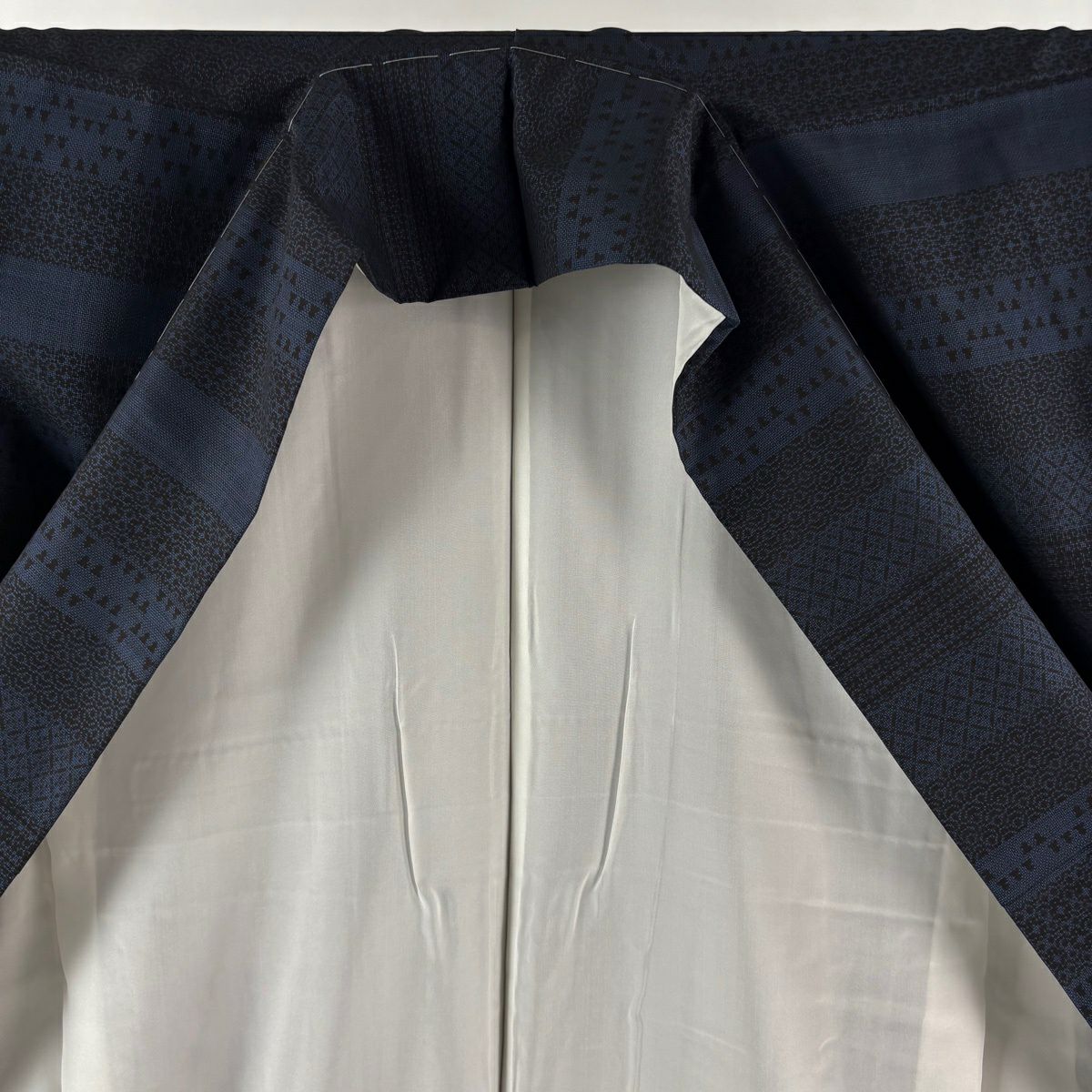 【美品】 紬織 身長160.5cm 袖長67cm M 雙層 名古屋帶套裝 段紋 幾何學 深藍 純蠶絲 名品級